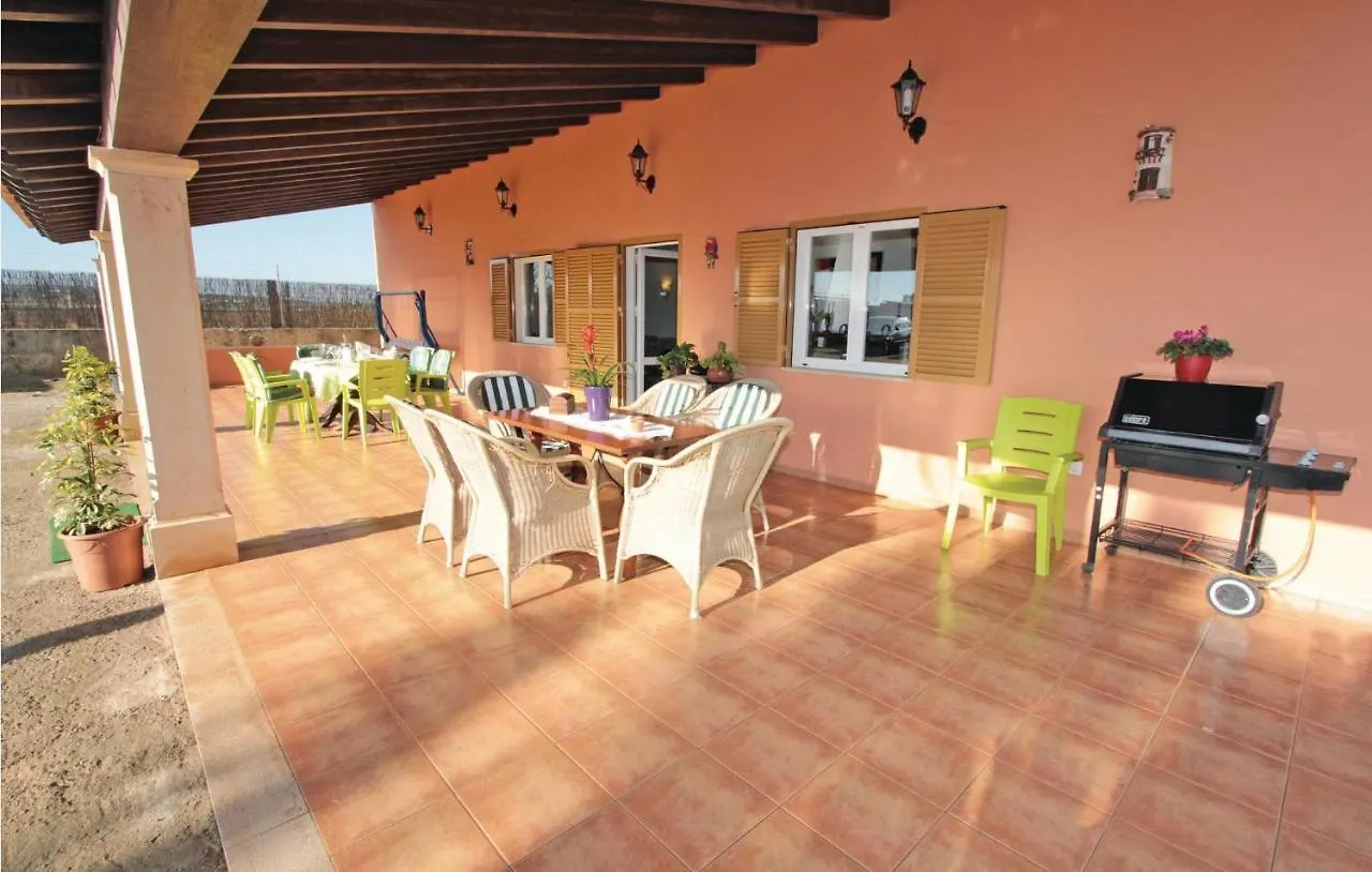 Gorgeous Home In Muro With Kitchen ספרד